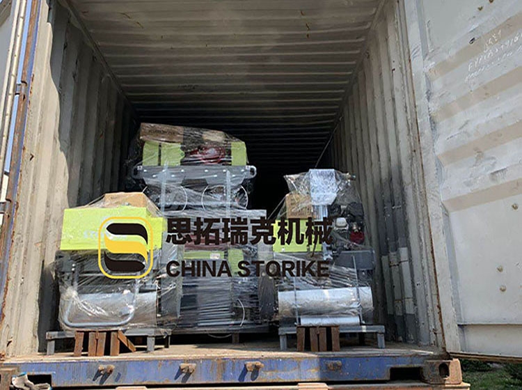 山東思拓瑞克一批小型壓路機(jī)發(fā)往哈薩克斯坦
