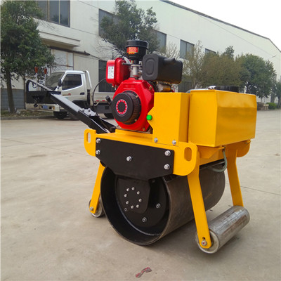 小型手扶壓路機(jī)操作人員應(yīng)了解的常識(shí)