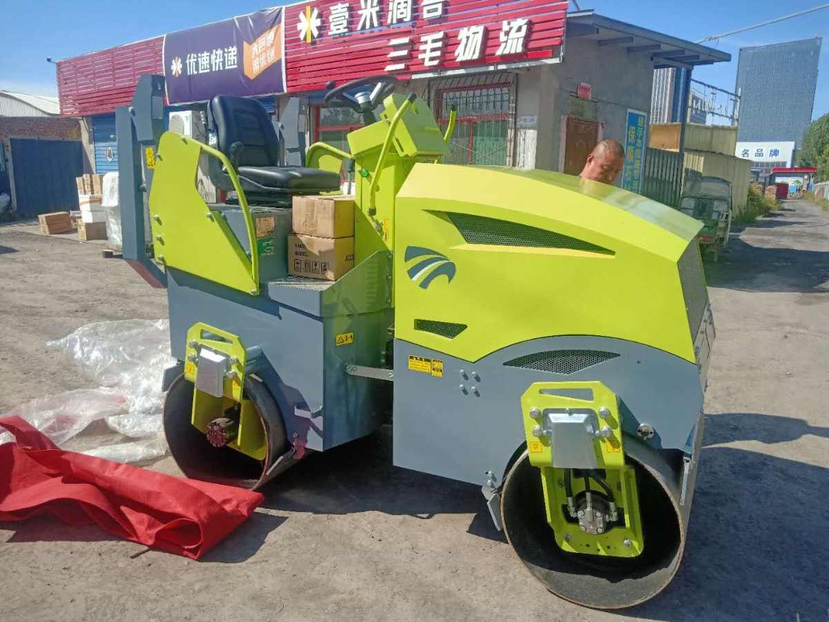 春季施工，小型壓路機(jī)碾壓路面如何做到有序效率高？