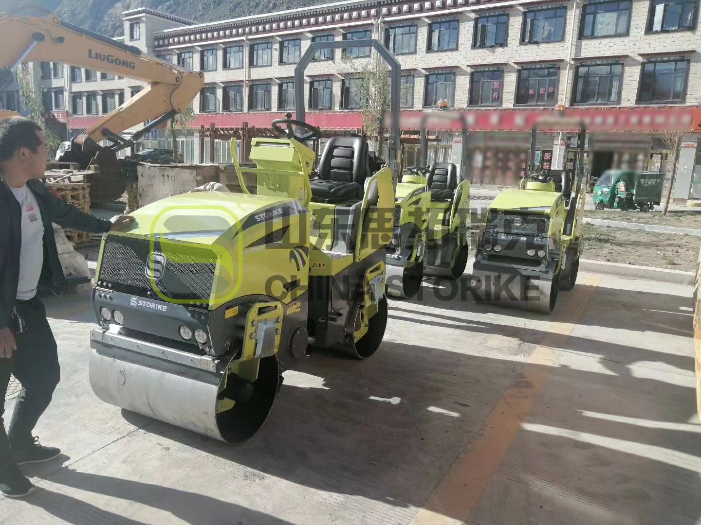 小型壓路機(jī)夏季施工“綿軟無力”?思拓瑞克告訴你問題出在哪里
